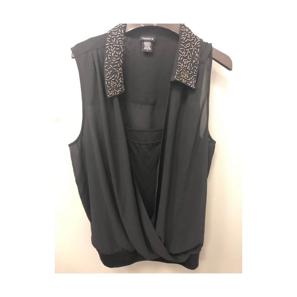 Pre-owned plus size Black Torrid wrap top size 2.